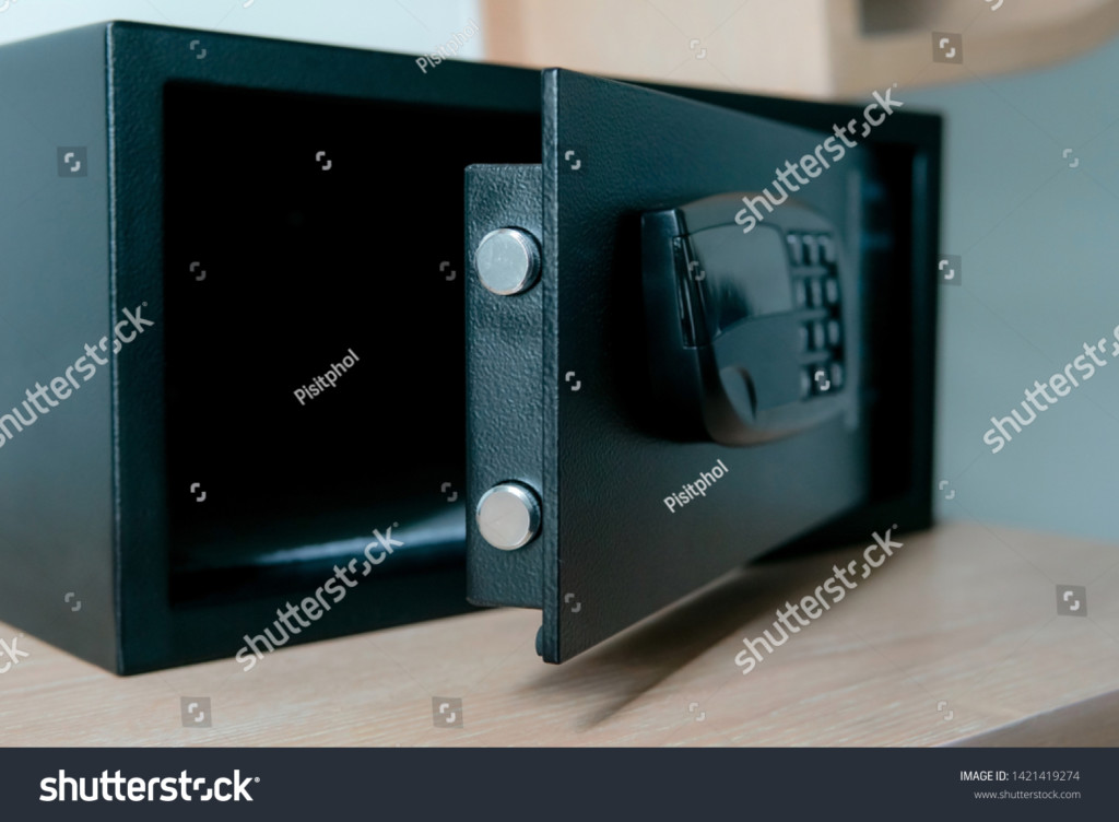 Connected safes